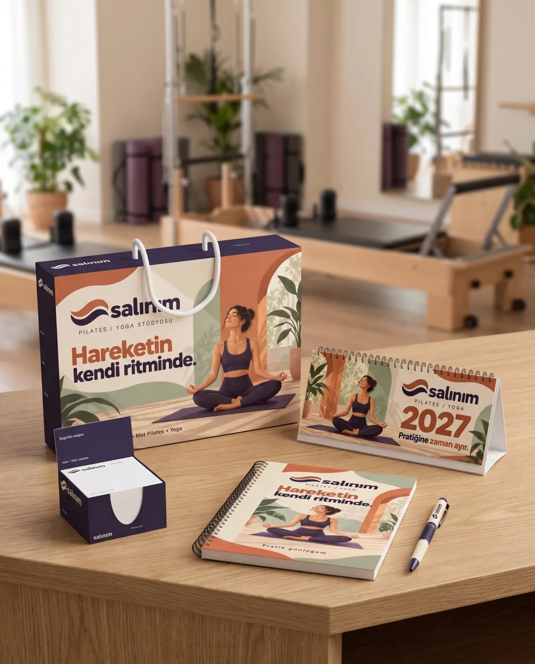 Pilates ve yoga stüdyoları için örnek yılbaşı seti: Salınım Stüdyo logolu Marka Seti Premium